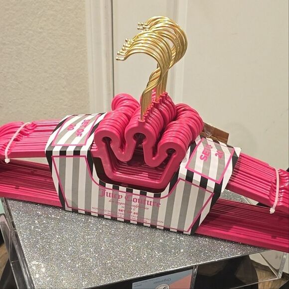 Juicy Couture Notched Shoulder Space Saving Crown Top Set of 20 Hangers- Pink - Picture 8 of 13